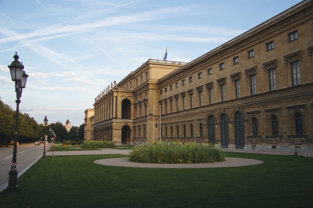 hercules-hall-surrounded-by-greenery-sunlight-daytime-munich-germany